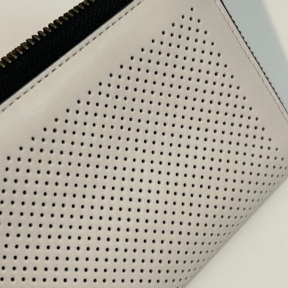 new Coach F58104 leather wallet. STAIN - Picture 2 of 4